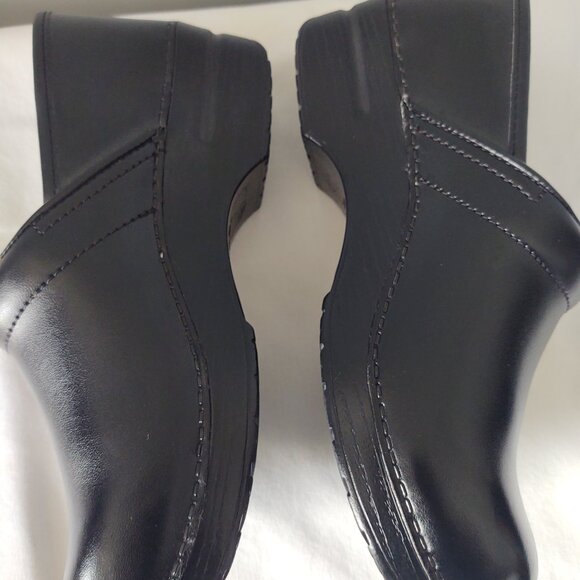 DANSKO (WOMEN'S) BLACK LEATHER CLOG SIZE 40 EU - Picture 8 of 9